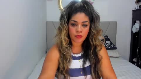 Snapshot of latinamav22 chatting on 04.21.26 latinamav22 online show from 04.21.26