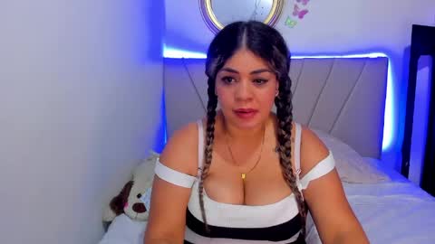 Snapshot of latinamav22 chatting on 04.30.26 latinamav22 online show from 04.30.26