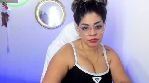 Snapshot of latinamav22 chatting on 06.25.26 latinamav22 online show from 06.25.26