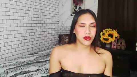 Snapshot of latinatshugecock chatting on 10.09.25 Cha online show from 10.09.25