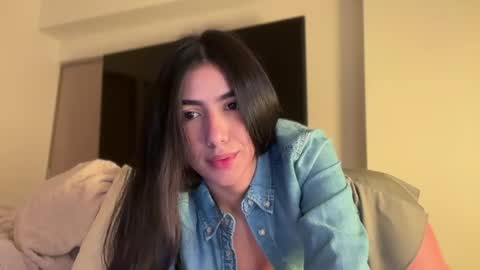Snapshot of latinella chatting on 05.15.26 Hi - online show from 05.15.26