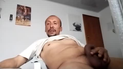 Snapshot of latinhardfucker1980 chatting on 01.17.25 latinhardfucker1980 online show from 01.17.25