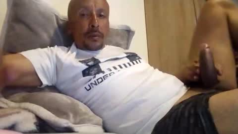 Snapshot of latinhardfucker1980 chatting on 01.22.25 latinhardfucker1980 online show from 01.22.25