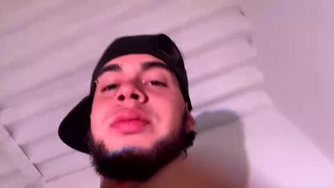 Snapshot of latinmanlive chatting on 02.14.26 Men online show from 02.14.26