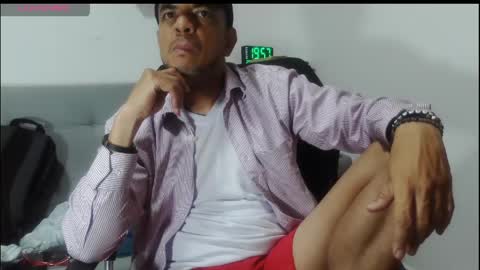 Snapshot of latinmartin254 chatting on 04.21.26 latinmartin254 online show from 04.21.26