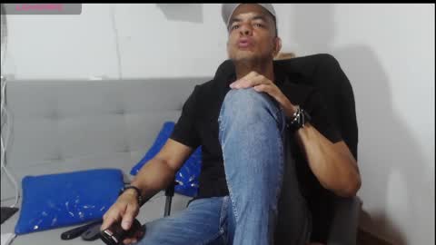 Snapshot of latinmartin254 chatting on 05.17.26 latinmartin254 online show from 05.17.26