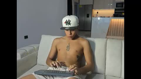 Snapshot of latinmenonfire chatting on 05.28.26 latinmenonfire online show from 05.28.26