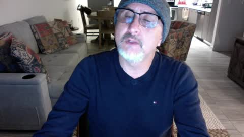 Snapshot of latinnous chatting on 12.04.24 QS - INDEPENDENT MODEL online show from 12.04.24