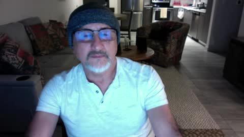 Snapshot of latinnous chatting on 12.11.24 QS - INDEPENDENT MODEL online show from 12.11.24