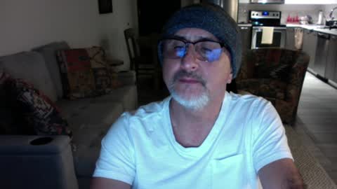 Snapshot of latinnous chatting on 12.19.24 QS - INDEPENDENT MODEL online show from 12.19.24