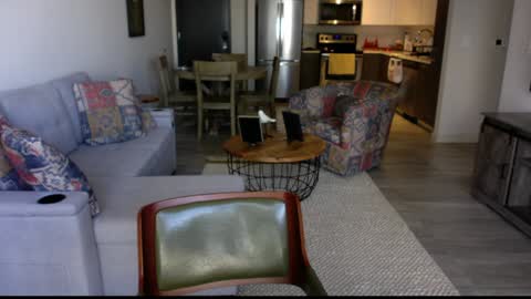 Snapshot of latinnous chatting on 12.22.24 QS - INDEPENDENT MODEL online show from 12.22.24