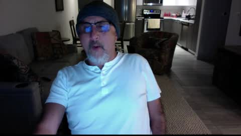 Snapshot of latinnous chatting on 12.23.24 QS - INDEPENDENT MODEL online show from 12.23.24