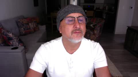 Snapshot of latinnous chatting on 01.18.25 QS - INDEPENDENT MODEL online show from 01.18.25