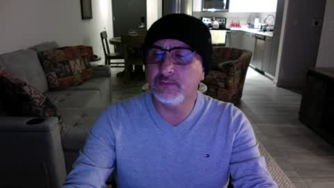 Snapshot of latinnous chatting on 01.19.25 QS - INDEPENDENT MODEL online show from 01.19.25