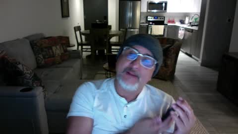 Snapshot of latinnous chatting on 01.31.25 QS - INDEPENDENT MODEL online show from 01.31.25