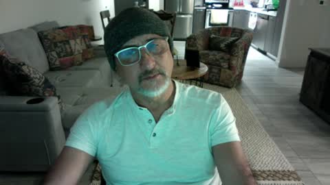 Snapshot of latinnous chatting on 01.31.25 QS - INDEPENDENT MODEL online show from 01.31.25