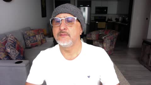 Snapshot of latinnous chatting on 02.02.25 QS - INDEPENDENT MODEL online show from 02.02.25