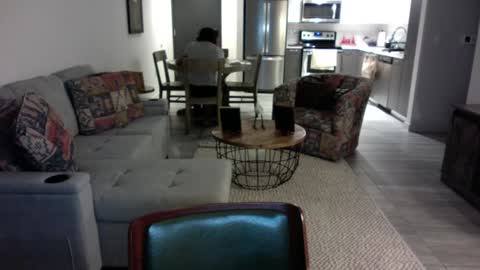 Snapshot of latinnous chatting on 02.05.25 QS - INDEPENDENT MODEL online show from 02.05.25