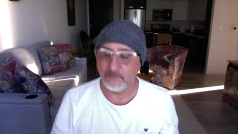 Snapshot of latinnous chatting on 02.09.25 QS - INDEPENDENT MODEL online show from 02.09.25