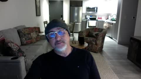 Snapshot of latinnous chatting on 02.15.25 QS - INDEPENDENT MODEL online show from 02.15.25