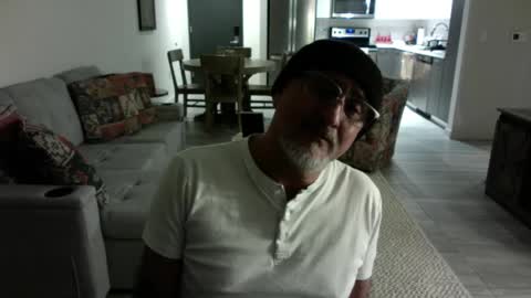 Snapshot of latinnous chatting on 02.16.25 QS - INDEPENDENT MODEL online show from 02.16.25