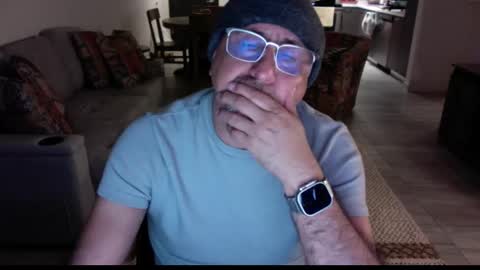 Snapshot of latinnous chatting on 02.27.25 QS - INDEPENDENT MODEL online show from 02.27.25