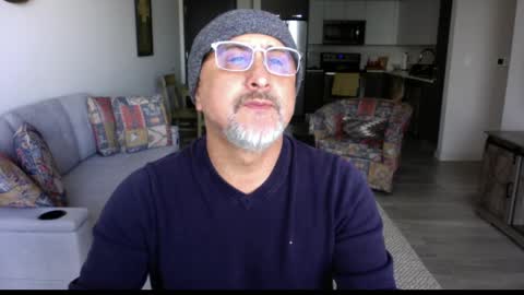 Snapshot of latinnous chatting on 03.03.25 QS - INDEPENDENT MODEL online show from 03.03.25