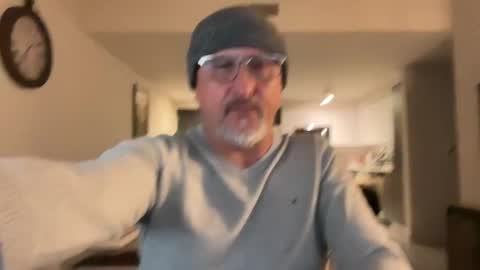 Snapshot of latinnous chatting on 03.09.25 QS - INDEPENDENT MODEL online show from 03.09.25