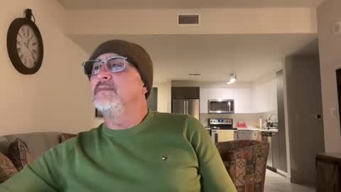 Snapshot of latinnous chatting on 03.11.25 QS - INDEPENDENT MODEL online show from 03.11.25