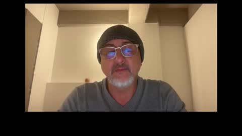 Snapshot of latinnous chatting on 09.11.25 QS - INDEPENDENT MODEL online show from 09.11.25