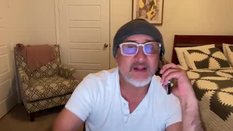 Snapshot of latinnous chatting on 10.07.25 QS - INDEPENDENT MODEL online show from 10.07.25