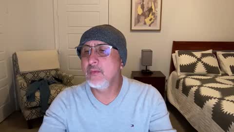 Snapshot of latinnous chatting on 10.16.25 QS - INDEPENDENT MODEL online show from 10.16.25