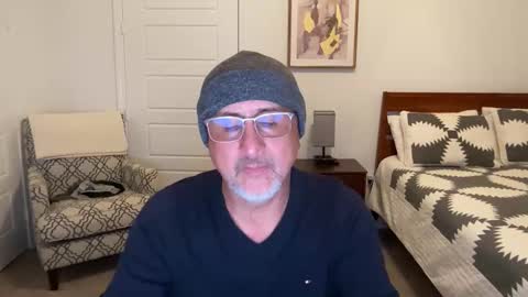 Snapshot of latinnous chatting on 10.21.25 QS - INDEPENDENT MODEL online show from 10.21.25