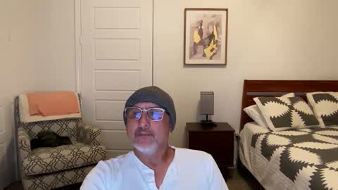 Snapshot of latinnous chatting on 10.23.25 QS - INDEPENDENT MODEL online show from 10.23.25