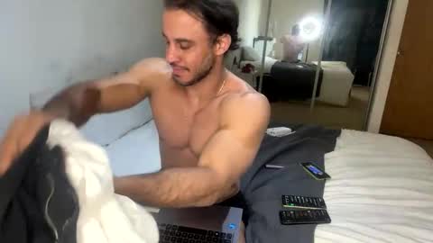 latino_rodri online show from 04.17.26