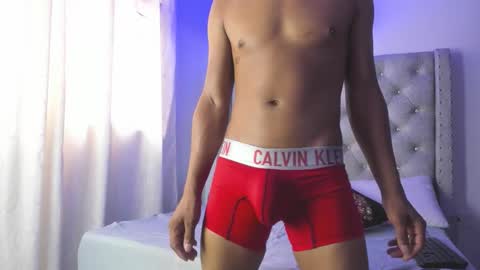 Snapshot of latinodark chatting on 02.19.26 latinodark online show from 02.19.26