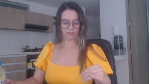 Snapshot of latinpaprika chatting on 07.25.26 latinpaprika online show from 07.25.26