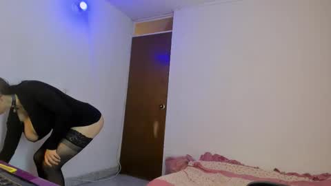 Snapshot of latinsweetx19 chatting on 02.21.26 LatinSweetx 19 online show from 02.21.26