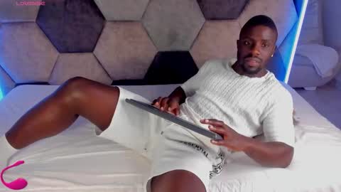 Snapshot of latrellx7 chatting on 02.16.26 LEANDRO online show from 02.16.26