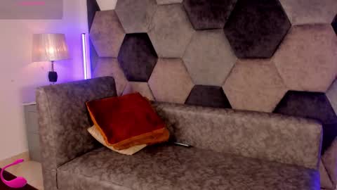 Snapshot of latrellx7 chatting on 02.25.26 LEANDRO online show from 02.25.26