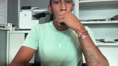 Snapshot of lau213 chatting on 11.04.25 lau213 online show from 11.04.25