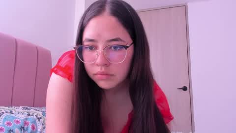 Snapshot of lau_xury chatting on 05.15.26 Lau online show from 05.15.26