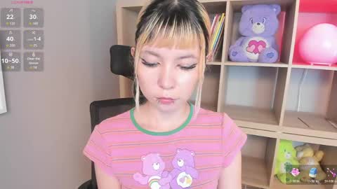 Snapshot of laukyubey1 chatting on 04.17.26 laukyubey1 online show from 04.17.26