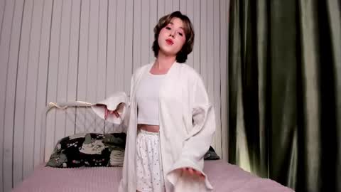 Snapshot of launakohan chatting on 10.22.25 Kylie online show from 10.22.25