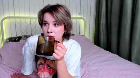 Snapshot of launakohan chatting on 10.23.25 Kylie online show from 10.23.25