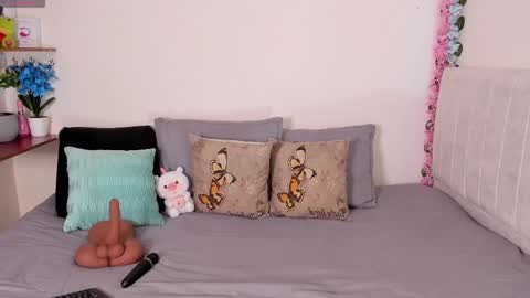 laura1__ online show from 02.28.25