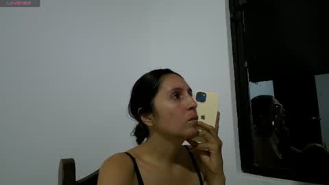 Snapshot of laura_1717 chatting on 06.25.26 laura online show from 06.25.26