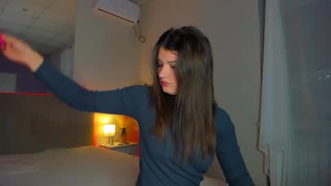 Laura online show from 10.06.25