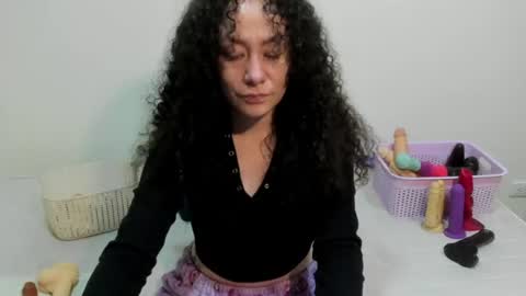 Snapshot of laura_anal_ chatting on 06.11.26 Wen online show from 06.11.26