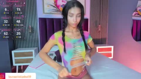 Snapshot of laura_aristizabal_19 chatting on 01.30.25 Laura online show from 01.30.25